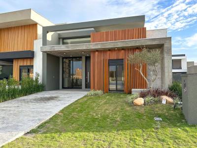 Casa em Condomínio 4 dormitórios para venda, Xangri-la em Xangri-lá | Ref.: 4454